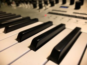 Photo by Ian Campbell of a Korg Minilogue analogue synthesizer.